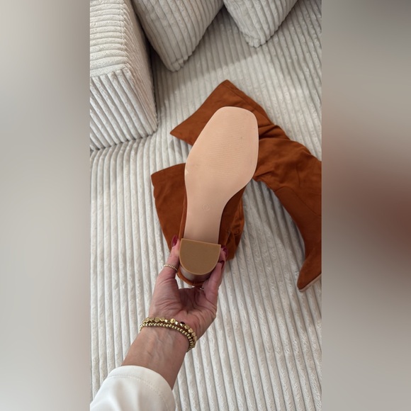 Stylish Brown Faux Suede Knee-High Boots - Picture 2 of 3